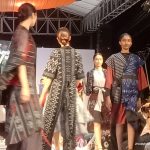 Dhoho Street Fashion ke-7 Kediri : Perlunya Regenerasi Budaya Menenun dari Desa.