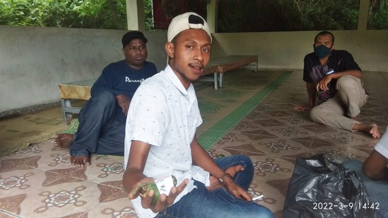 Pemuda Desa dan Kota di Papua Sejak Kecil Biasa ‘Nginang’